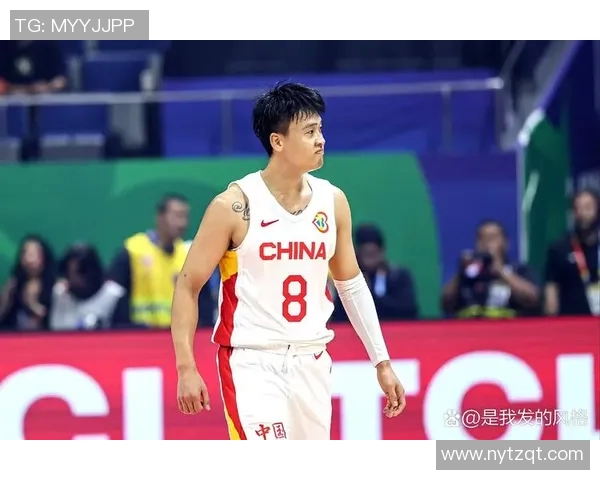 足球明星挑战霸王步法展现惊人技巧与魅力引发球迷热议